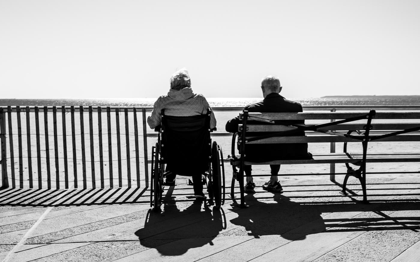 couple sitting on the bench by Bruno Aguirre courtesy of Unsplash.